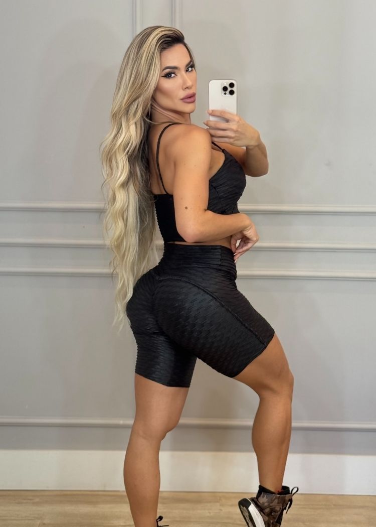 Conjunto Fitness Brocado Top Preto com Nó e Short Preto