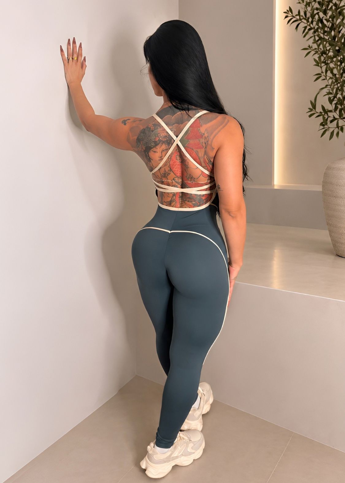 Macacão Fitness Chumbo com Filete Off White