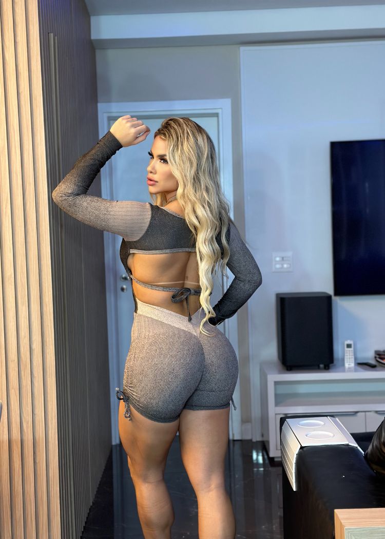 Macaquinho Fitness Cinza Top Manga Longa Short com Regulagem