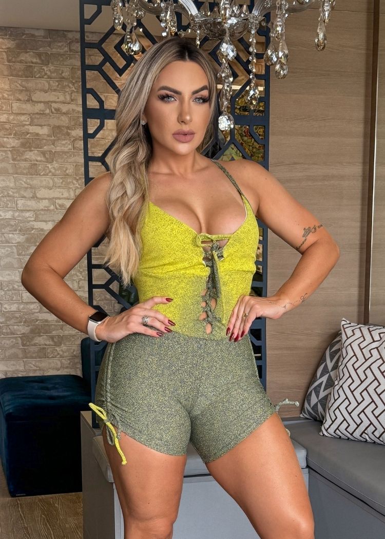 Macaquinho Fitness Chapisco Amarelo e Verde Trançado com Laço