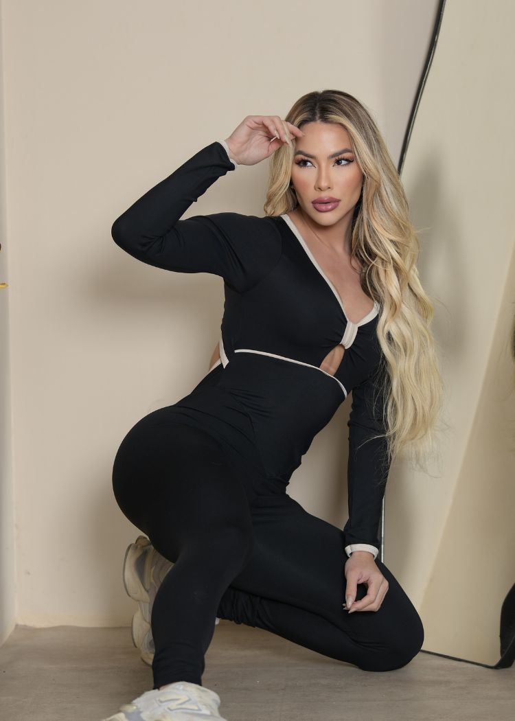 Macacão Fitness Manga Longa Filete Preto Empina Bumbum