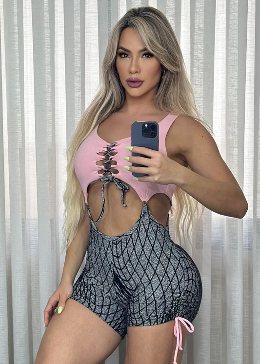 Macaquinho Fitness Top Rosa Trançado e Short Chapiscado Grafite