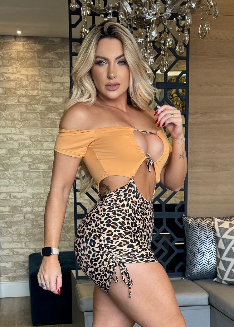 Macaquinho Fitness Fivela Top Manguinha Laranja Short Oncinha