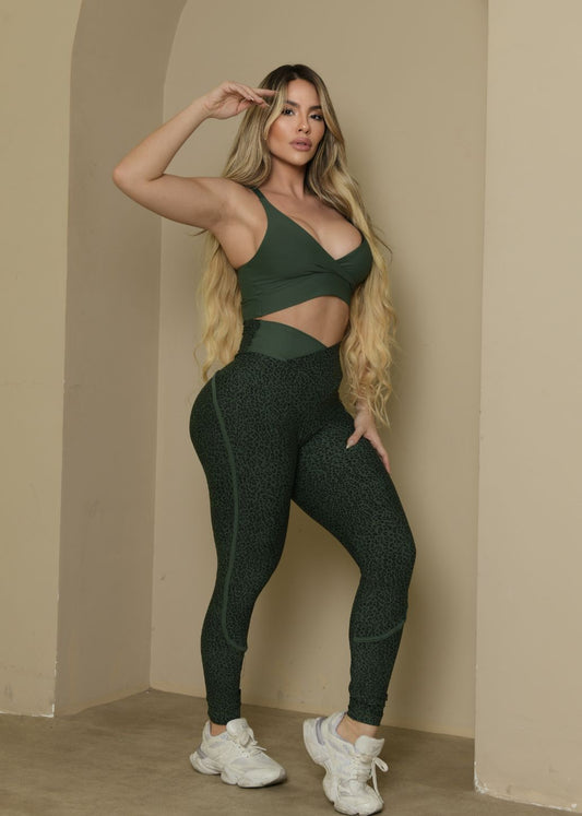 Conjunto Fitness Top Transverso Verde Legging Onça