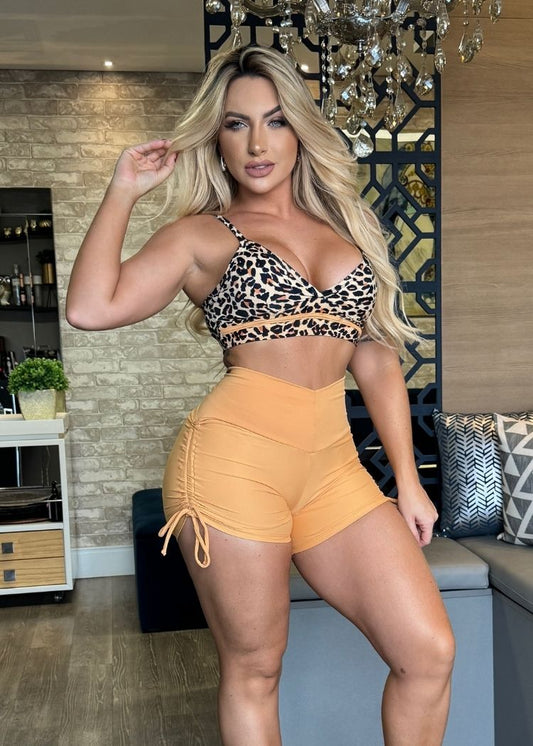 Conjunto Fitness Top Oncinha com Decote e Short Laranja Empina Bumbum