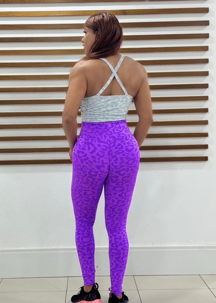 Conjunto Fitness Oncinha Top Alcinha Branco e Legging Roxa