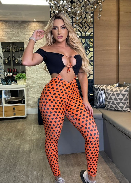 Macacão Fitness Top Preto com Decote Legging Laranja Coração