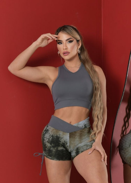 Conjunto Fitness Top Cinza Short Tie Dye com Regulagem