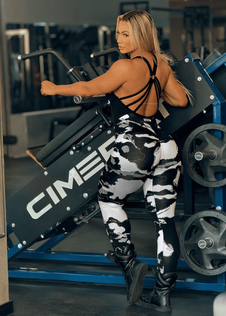 Macacão Fitness Tye Die Preto e Branco com Tiras Empina Bumbum