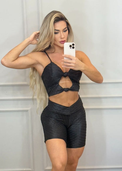 Conjunto Fitness Brocado Top Preto com Nó e Short Preto