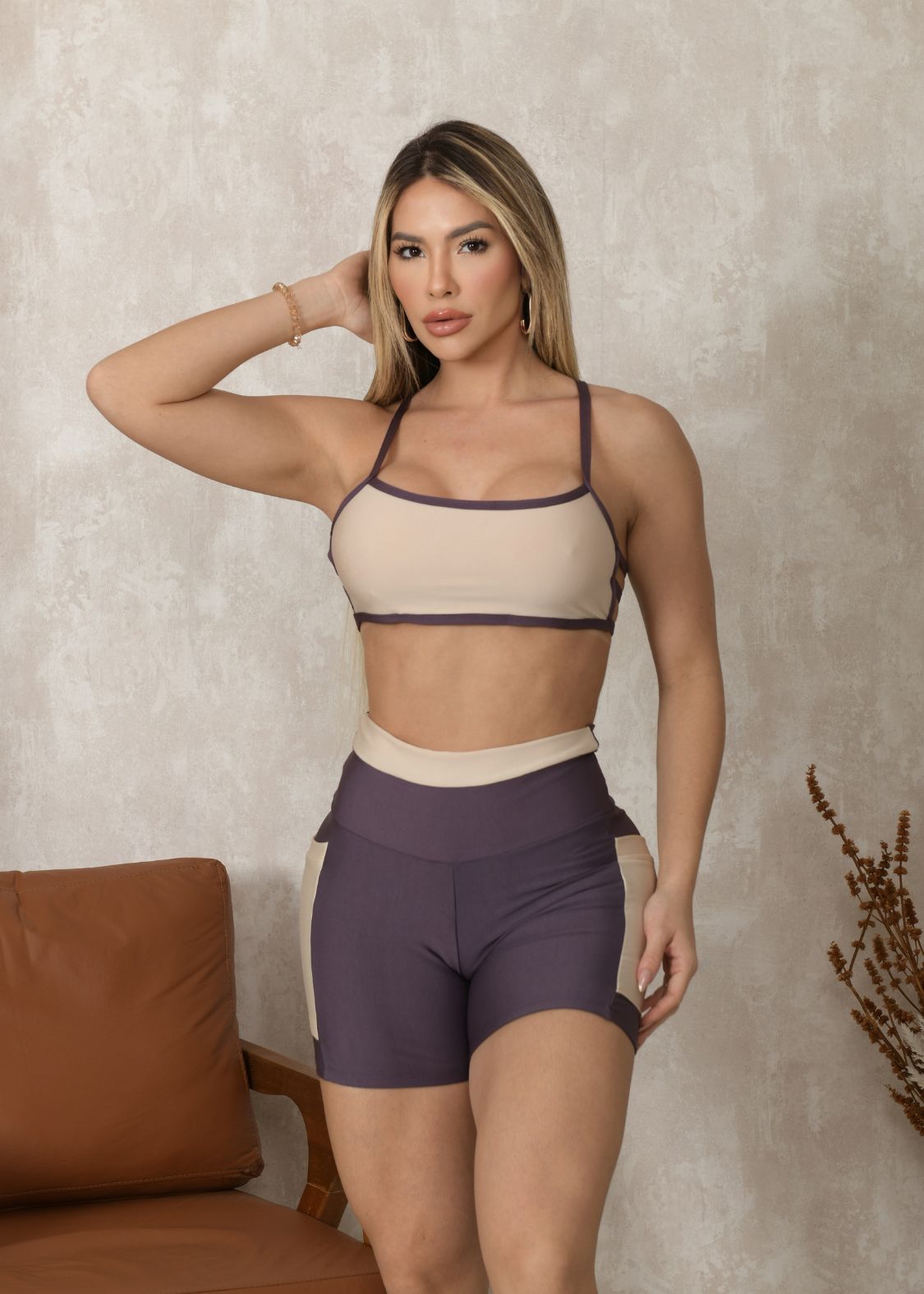 Conjunto Fitness Top Brenda Off White Short Filete Açaí C/ Bolso