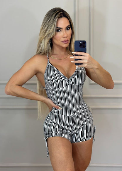Macaquinho Fitness Listrado Preto e Branco Empina Bumbum