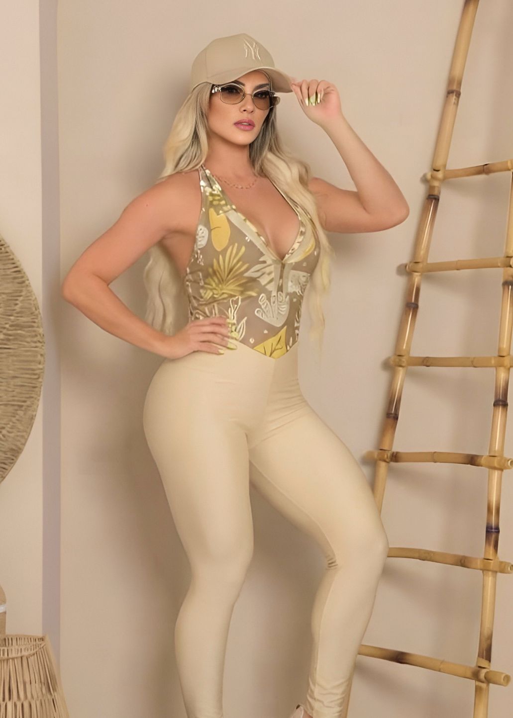 Macacão com Bojo Duplo Folhas Off White