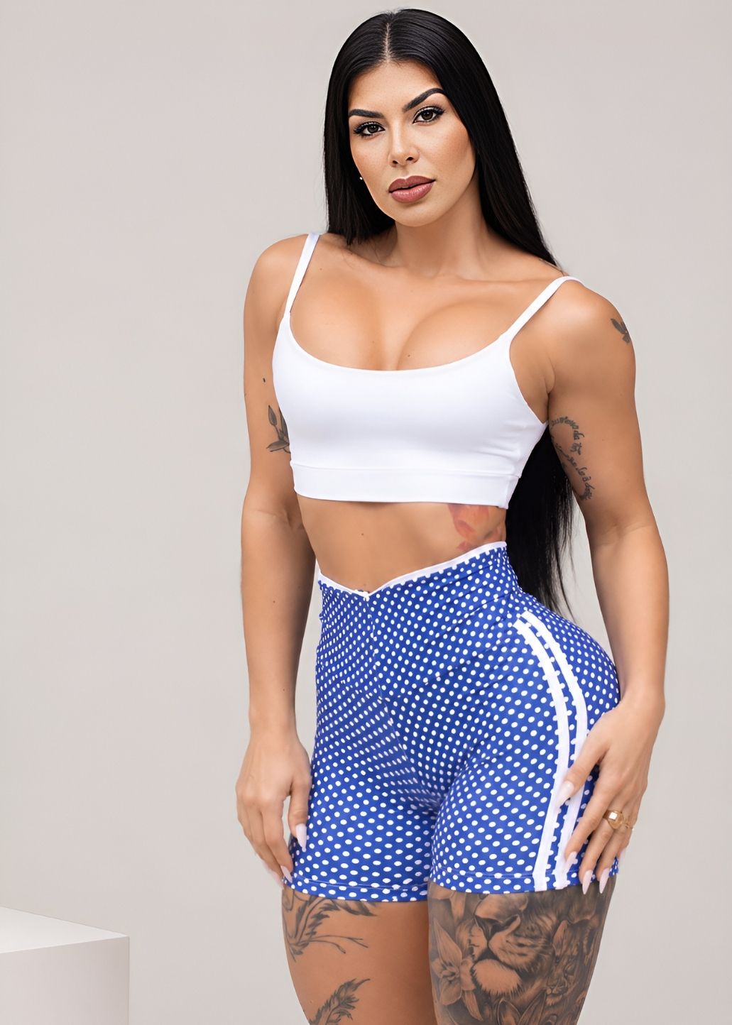 Conjunto Top Branco e Short Azul Poá