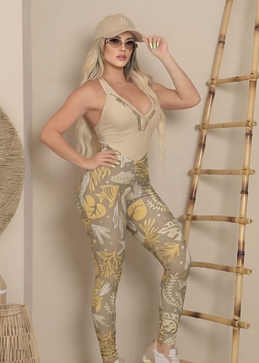 Macacão com Bojo Duplo Off White Folhas