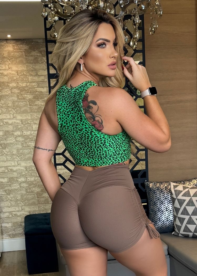 Conjunto Fitness Top Fechado Oncinha Verde e Short Marrom com Regulagem