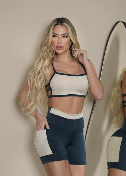 Conjunto Fitness Top Brenda Off White com viés Azul Marinho e Short Azul Marinho com Bolso Zero Transparência