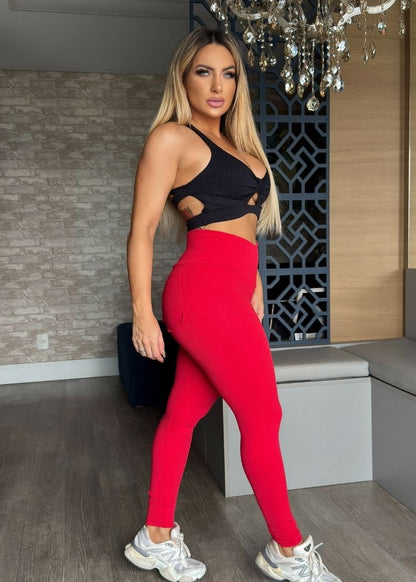 Conjunto Fitness Zigzag Top Preto com Decote Legging Vermelha