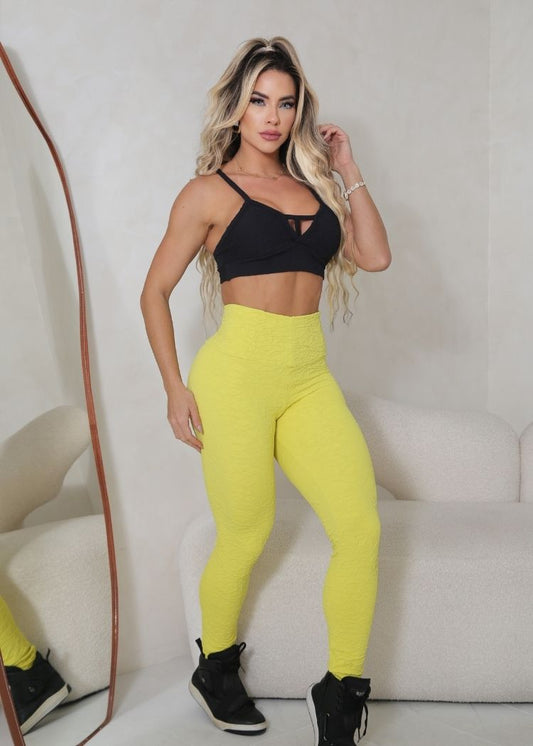Conjunto Fitness Alto-Relevo Top Preto e Legging Amarela