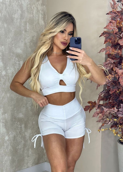 Conjunto Fitness Branco Top Rolotê e Short com Regulagem