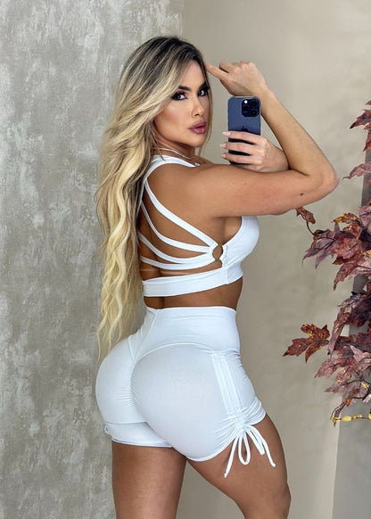 Conjunto Fitness Branco Top Rolotê e Short com Regulagem