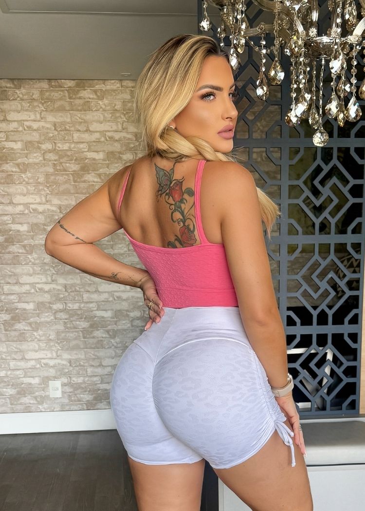 Conjunto Fitness Brocado Top Rosa com Tiras Short Branco