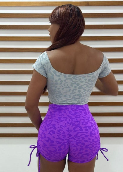 Conjunto Fitness Oncinha Top Manguinha Branco e Short Roxo