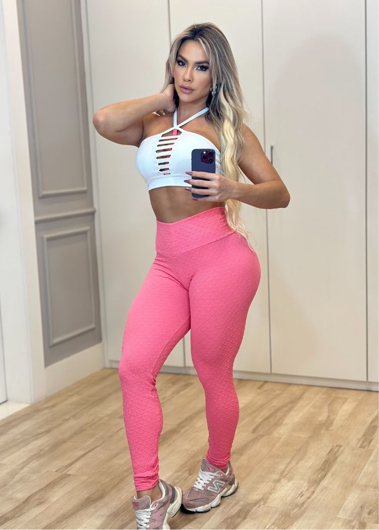 Conjunto Fitness Top Branco Alça Cruzada Legging Goiaba