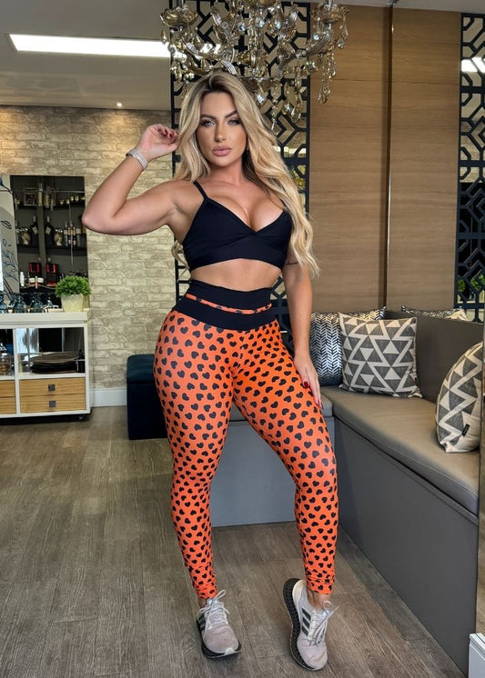 Conjunto Fitness Top Preto Legging Coral de Coração Empina Bumbum