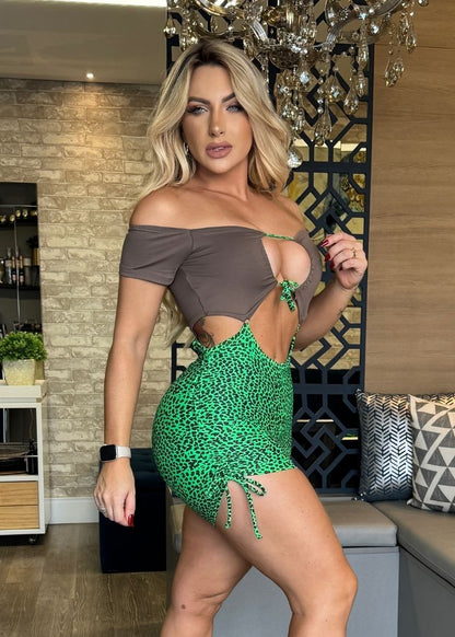 Macaquinho Fitness Fivela Top Manguinha Marrom Short Oncinha Verde