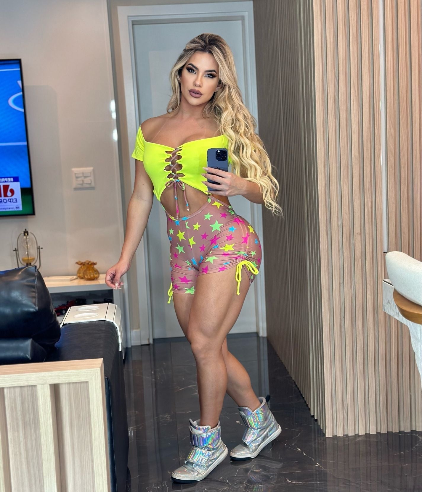 Macaquinho Fitness Top Verde Limão com Short Rosé Estrela