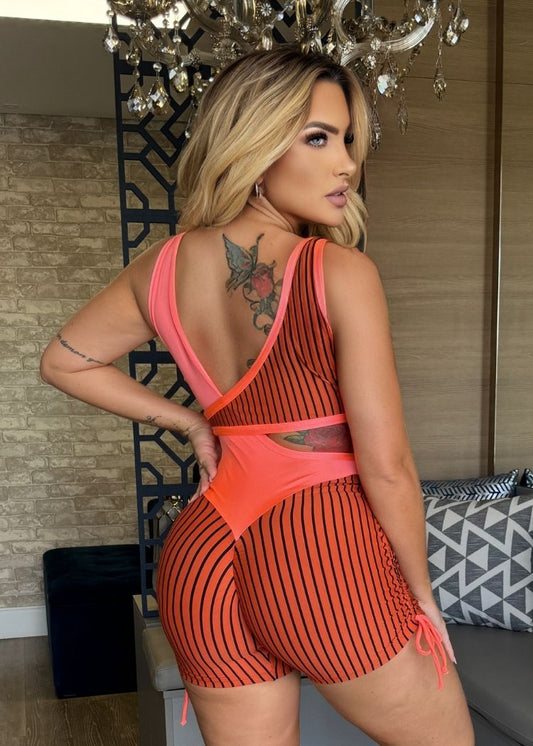 Macaquinho Fitness Terracota e Rosa Listrado com Decote Aberto