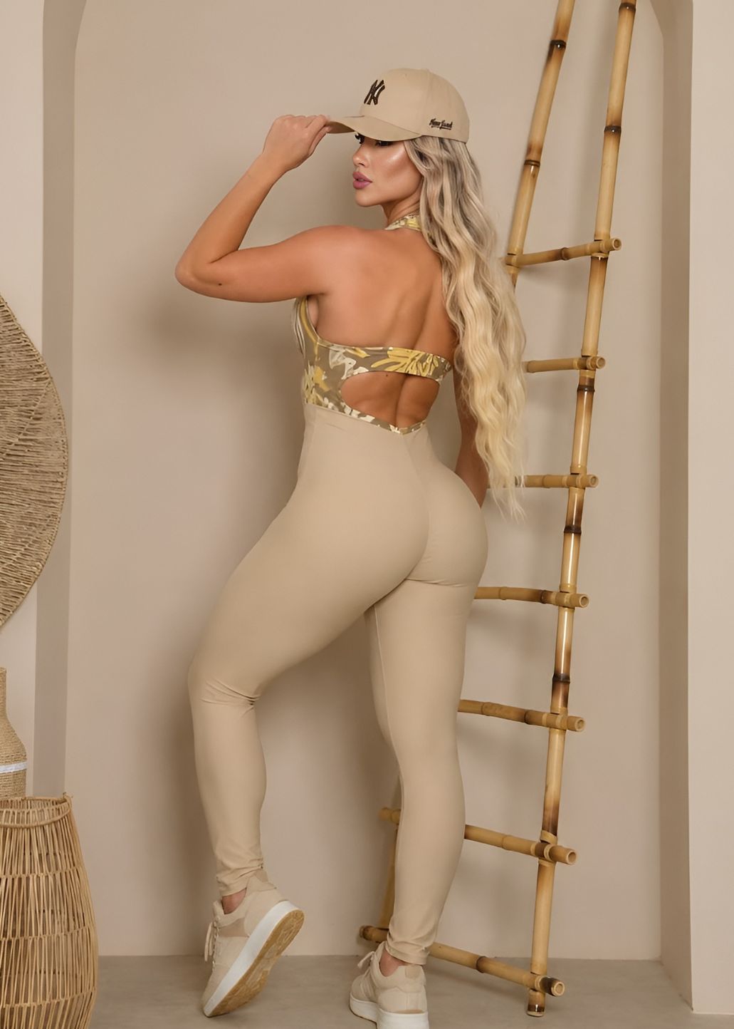 Macacão com Bojo Duplo Folhas Off White