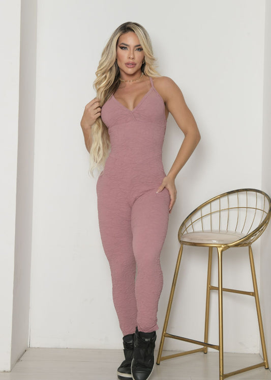 Macacão Fitness Alto-Relevo Rosé com Decote Empina Bumbum