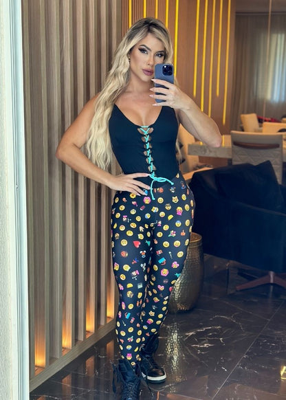 Macacão Fitness Preto Trança Frontal Azul com Estampa Emoji na Legging