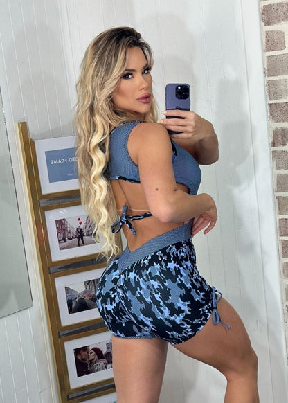 Macaquinho Fitness Azul Top com Rolotê Short Camuflado